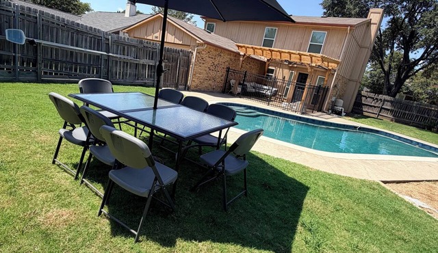 Entire Home @ Allen TX: Beautiful & Comfortable 5BR with Pool – Sleeps 12