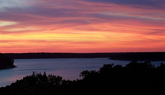 Escape to "Cardinal Cottage" in the Country with AMAZING Sunsets