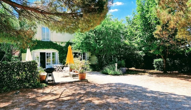 Exceptional residence in wooded grounds with swimming pool in Châtellerault