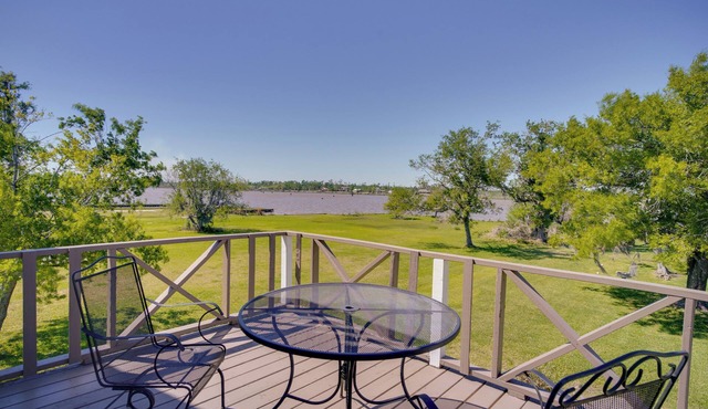 Exquisite Lake Charles Gem - Waterfront Views