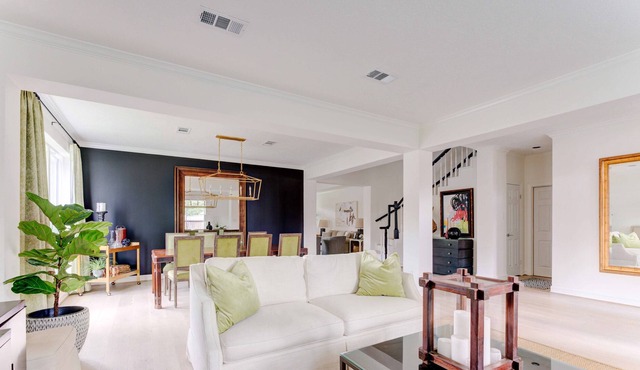 Exquisite modern home w/tons of living space — “Chez Mer”