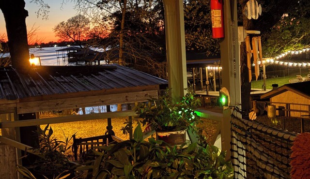 Fabulous 2-bedroom 1 bath upstairs unit with AC in lively Livingston