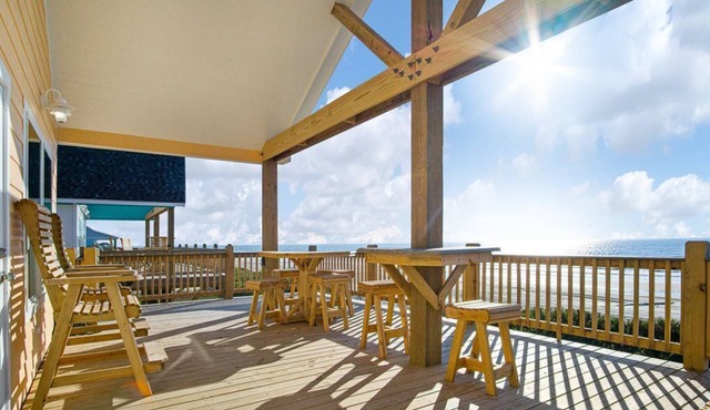 FABULOUS BEACHFRONT! Pets OK-Huge Deck! Lots of space below! Steps to beach