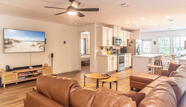 Family & Dog Friendly -Fenced Yard - Minutes to Gulf Beaches