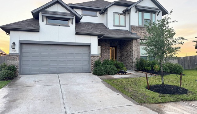 Family-Friendly 5BR Home, Game Room + Large Backyard! with AC, WiFi in 77407