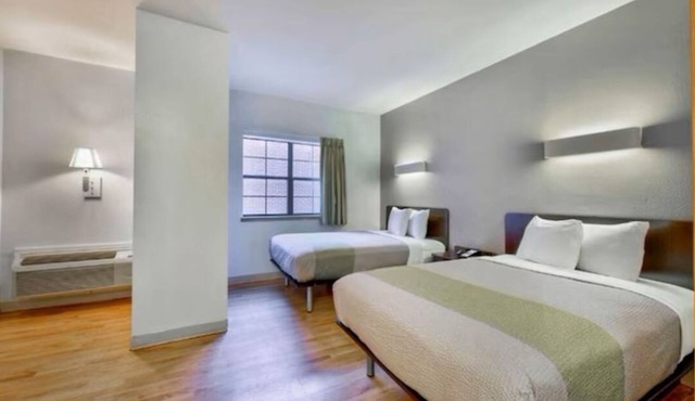Family-Friendly Room Near Beaumont Amtrak Station – 2.6 km Away