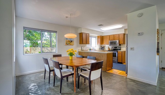 Family Home Short Walk to the Beach 3 Bedrooms in Jacksonville Beach