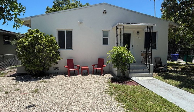 Fantastic 1-bedroom townhome with AC in vibrant Miami