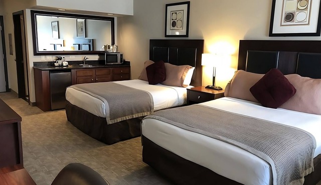 Fantastic Hotel! 2 Amazing Units and Pool.