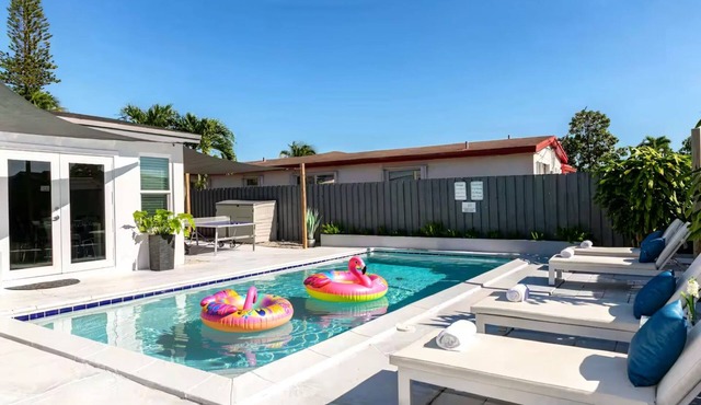FIFA 2026 Near HardRock Stadiums 3B Pool Home King Bed Grill Ping Pong