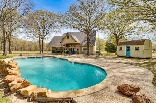 Fin & Fawn Lodge' 1 Mi to Lake Fork w/Pool!
