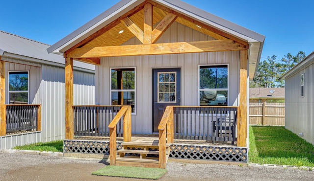 Fish, Boat & Explore! Tiny Cabin Near Sabine River