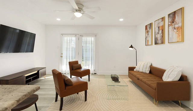 Furnished Corporate 3-BR Townhome, Fast WiFi, Pet friendly, Bucktown, Metairie