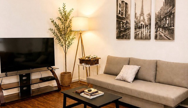 Furnished Houston Retreat Near Medical Center & NRG Sleeps 6