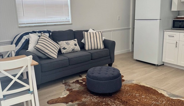 Furnished, updated 1-bedroom apartment in charming Layton ideal for snow-birds
