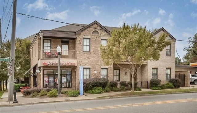 Game Day Condo right on the strip. Walking distance to Bryant Denny Stadium!
