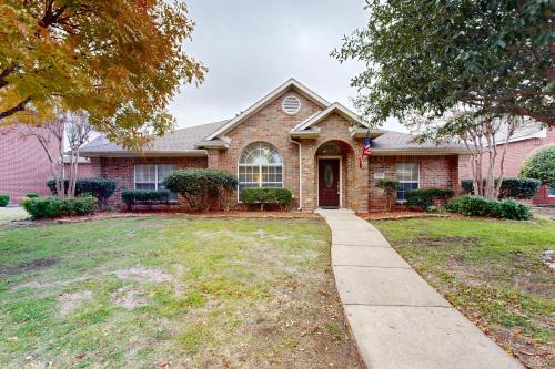 Games, Backyard & Patio: Spacious Home in Frisco