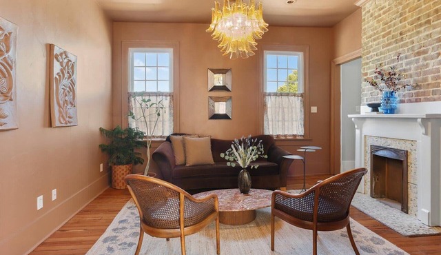Gateway to City Park! Designer 2bd w Patio&Parking