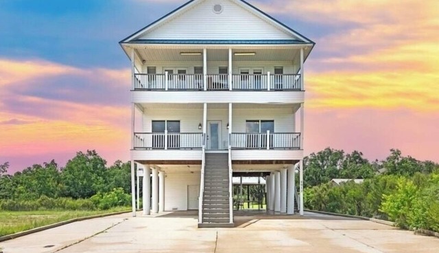 Getting Nauti by the Bay! 5 Bedrooms, Waterfront!