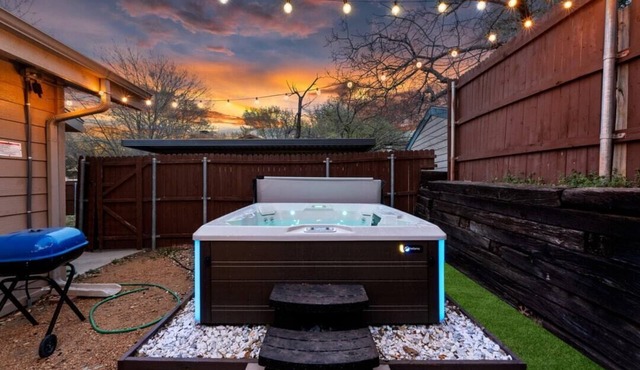 Gig Speed Internet, Private Hot Tub, near DFW and major highways