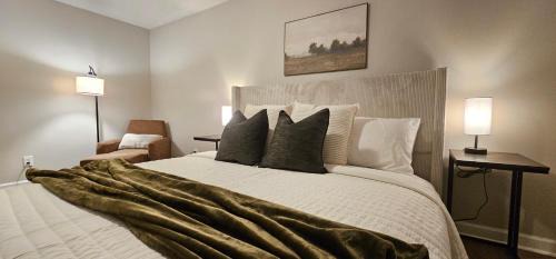 Golf-Side Retreat Calm Central Stylish