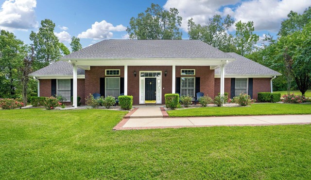 Golfers Paradise! 7- Minutes to Wild Spring Dunes Golf Resort! Sleeps 8!
