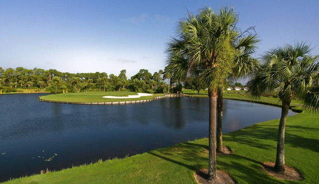 Golfing, Waterfront, near Beach, Approach Shot