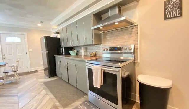 Gordon Creek - Charming House Close to Downtown!