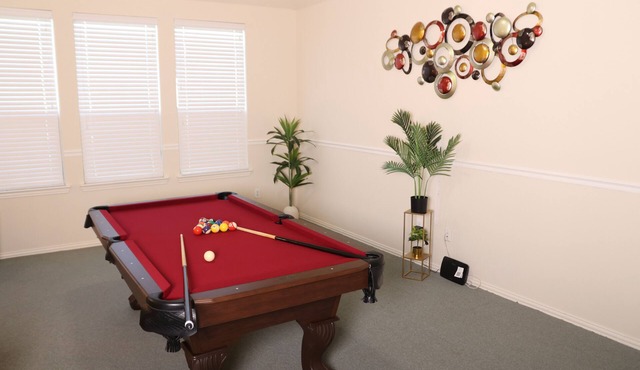 Gorgeous 5-bedroom villa with AC in friendly Wylie