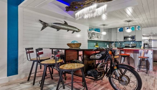 GORGEOUS, BEACHFRONT CONDO, SPECTACULAR VIEWS…WATCH THE WORLD GO BY!