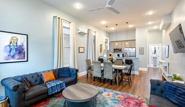 Governors Apartment Across from French Quarter