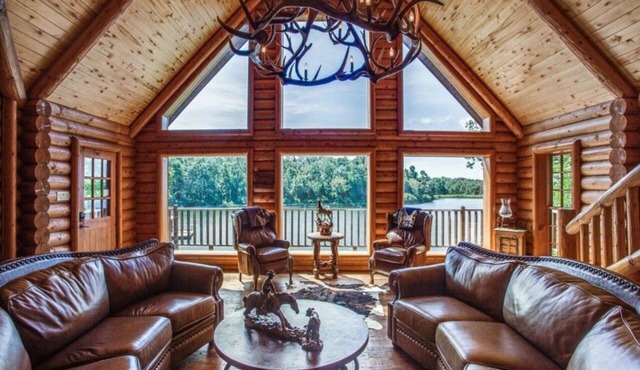 Grand Luxurious Lodge (Lake Front) on beautiful 700+ acres at Cedar Cove Ranch