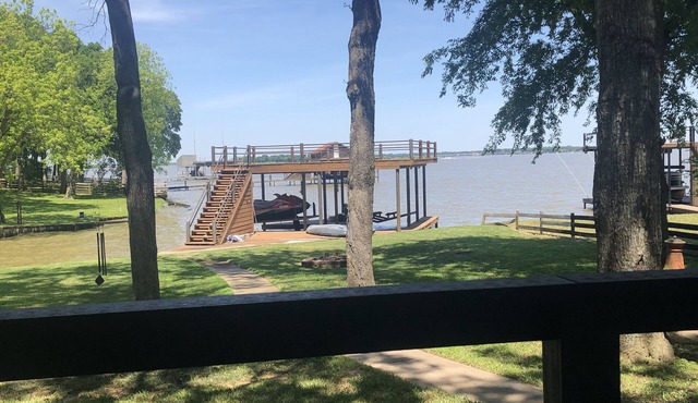 Great House on Lake with Swimming, Fishing and Boating