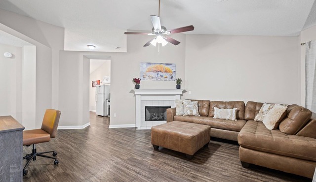 Great location 3BR Home w/brand new premium flooring + Fast Wi-Fi. Pet-Friendly