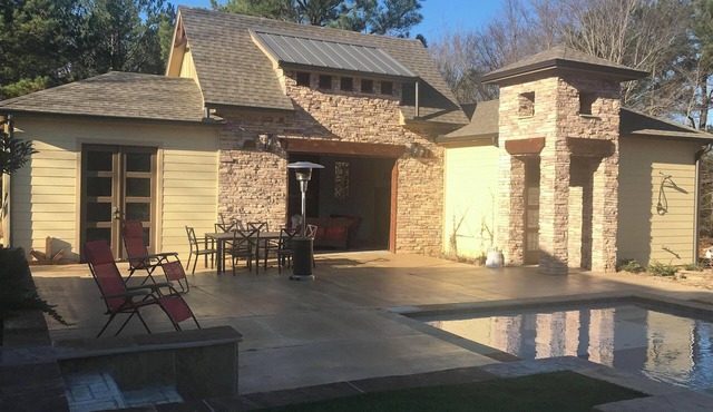 Guesthouse with a pool!