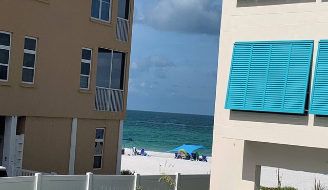 Gulf side! No crossing the street to get to the beach! COQUINA BEACH CLUB 109