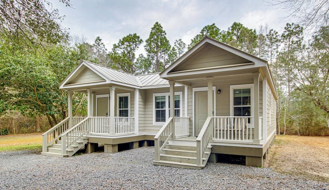 Gulfport Cottage w/Fire Pit: Relax & Recharge!
