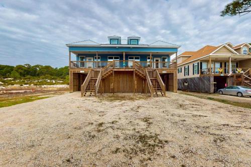 Gulfview duplex with loft full kitchen and washer and dryer