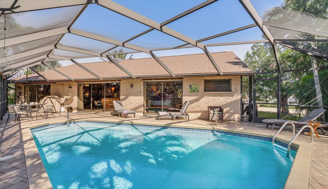 Heated Pool, 3 Mi to Dtwn: Cape Coral Escape!