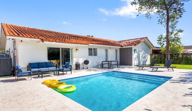 Heated Pool 6BR/3BA Family Fun