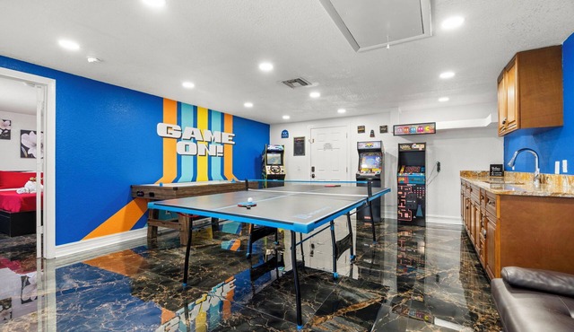 Heated Pool+ AMAZING NEW GAME ROOM! + Fire Pit, Outdoor TV - 5 bedrooms