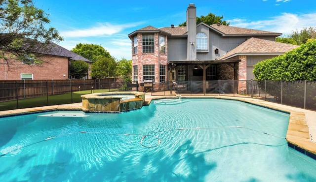 Heated Pool|Hot Tub|Sleeps 16|Putting Green!