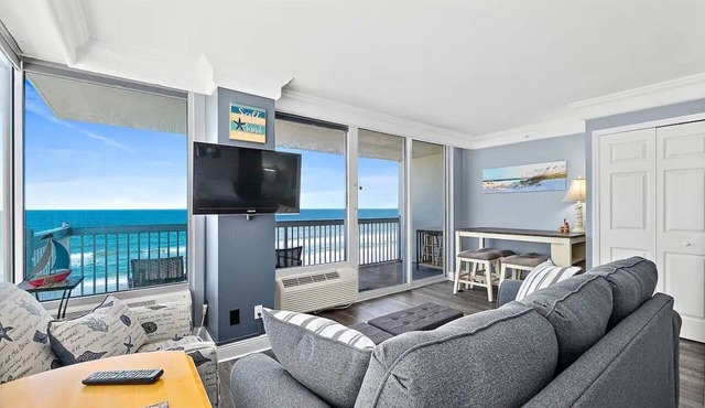 Heated Pools & Hot tub - 8th Floor Beachfront Studio right on Daytona Beach.