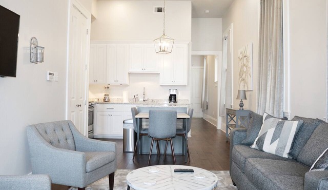 Historic 2BR Walkable Lower Garden District