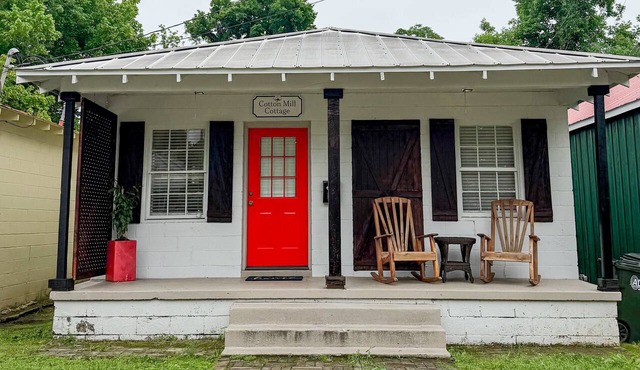 Historic downtown cottage with 1 bedroom, 1 bath, kitchen, Wi-Fi, and parking.