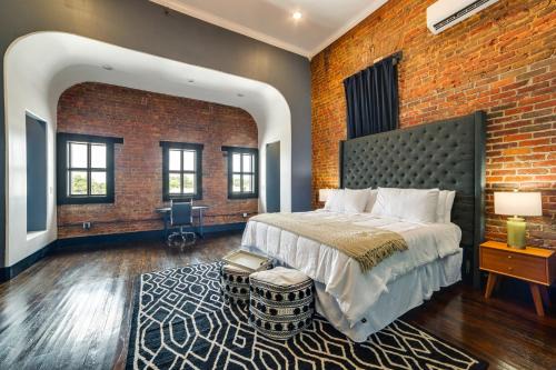 Historic Downtown Location: Marshall Studio Escape