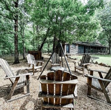 Historic Rural Cabin Ideal for Families in Wilsonville, Alabama