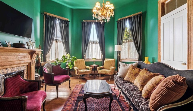 Historic Villa, Steps from French Quarter