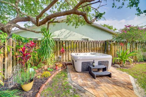 Hobe Sound Villa w/Screened Porch: 4 Mi to Beach