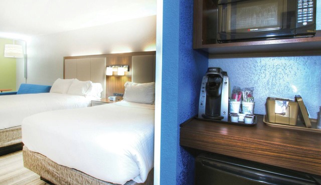 Holiday Inn Express Hotel & Suites Magnolia-Lake Columbia by IHG